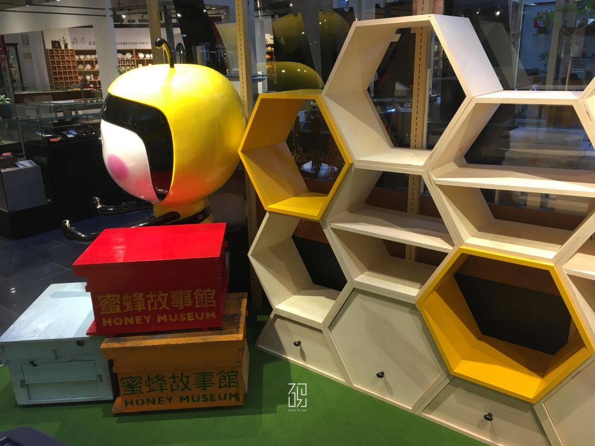 蜜蜂故事館-展場設計-展示櫃