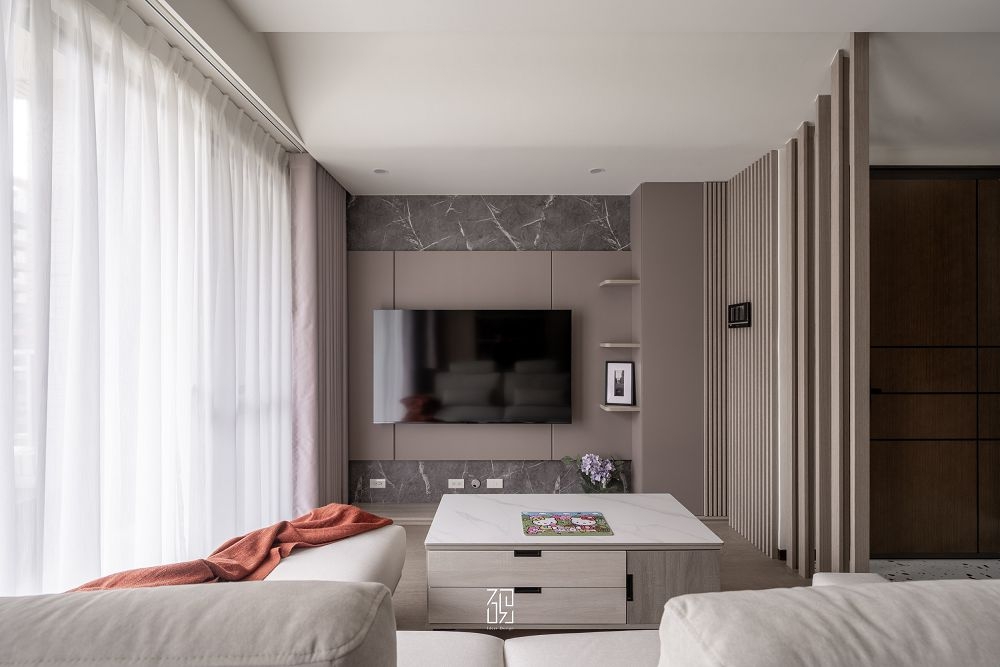 奶油弧光-電視牆