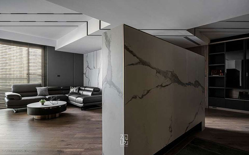 凹槽與進退線條